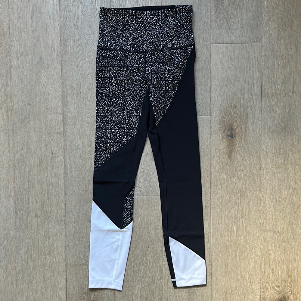 wunder under 25" speical edition night view white black/black/white size 2 lulu